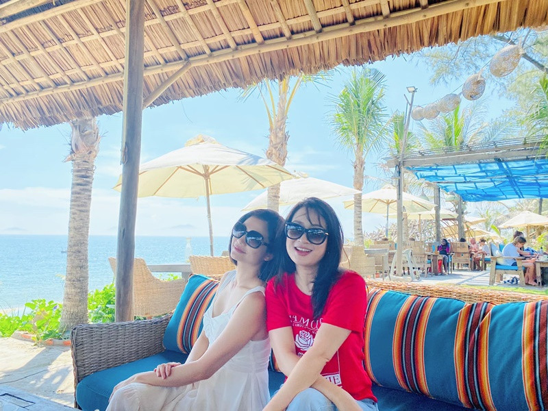 Kiều Anh giữ tình bạn thân thiết với Thu Nga. Thu Nga chia sẻ trên Znews, hai người duy trì tình bạn thân thiết do cùng làm việc trong ngành múa, hay gặp nhau ở các hội diễn toàn quốc.