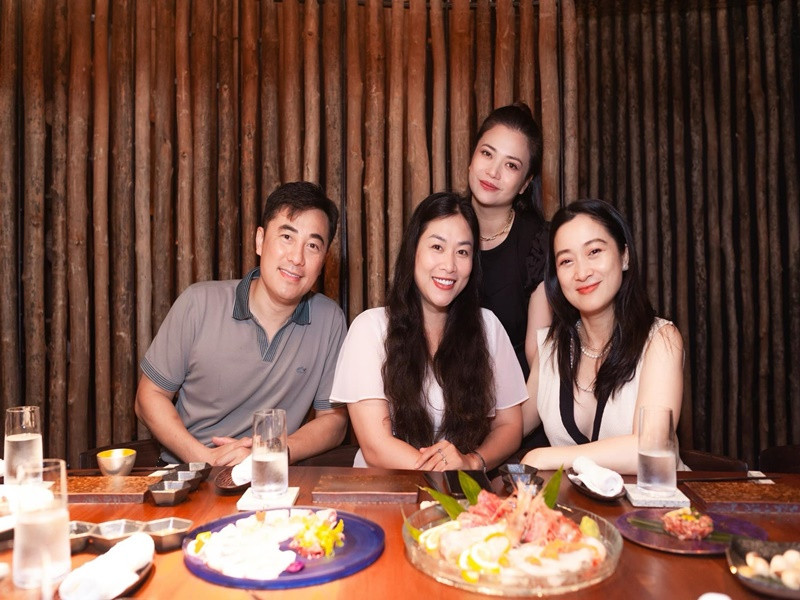 Kiều Anh hội ngộ các diễn viên phim Phía trước là bầu trời gồm: Hà Hương (vai Nguyệt), Thu Nga (vai Thương) và Trí Đức (vai Nam Khánh).