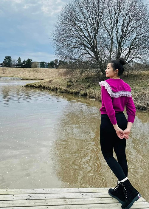 Khi ở Phần Lan, Mạc Anh Thư điều hành công việc kinh doanh ở Việt Nam từ xa.