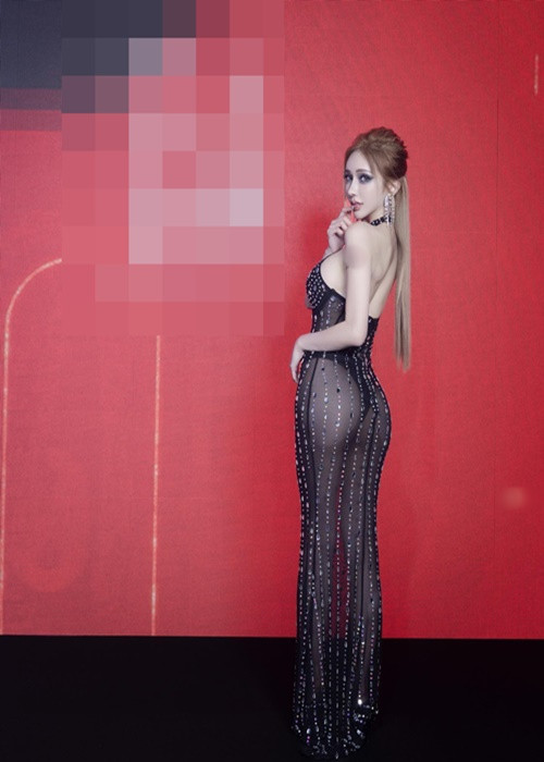 Vân Yên diện chiếc váy mỏng tang, lộ nội y khi tham gia sự kiện.