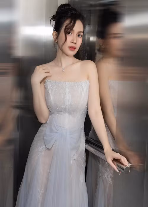 Đã 4 năm kể từ khi Sĩ Thanh chia tay Huỳnh Phương. Từ đó đến nay, cô chưa công khai thêm bất kỳ mối tình nào.