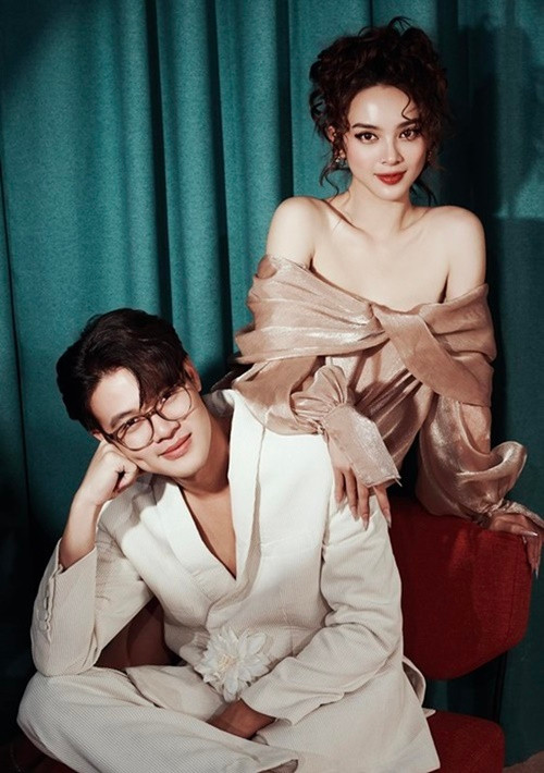 Quỳnh Lương khoe được lòng mẹ Tiến Phát. Vào tháng 5 vừa qua, nữ diễn viên được mẹ của bạn trai tặng một mảnh đất 4 tỷ. Nhanh chóng, cô rao bán mảnh đất này. Quỳnh Lương còn cho biết, mẹ bạn trai hứa sẽ giao toàn bộ tài sản cho cô. Ảnh: FBNV.