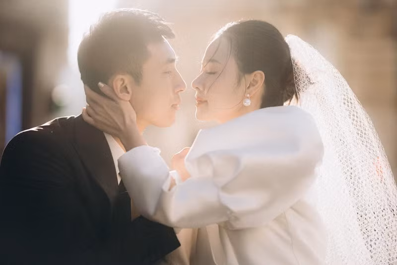 Midu khẳng định, trước khi gặp cô, Minh Đạt độc thân và chưa từng lập gia đình. Ảnh: FBNV.