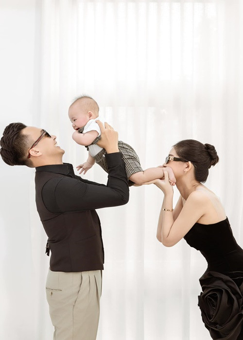 Ở tuổi 29, nàng hậu có cuộc sống bình yên, hạnh phúc bên chồng con.