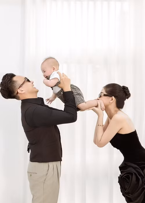 Ở tuổi 29, nàng hậu có cuộc sống bình yên, hạnh phúc bên chồng con.