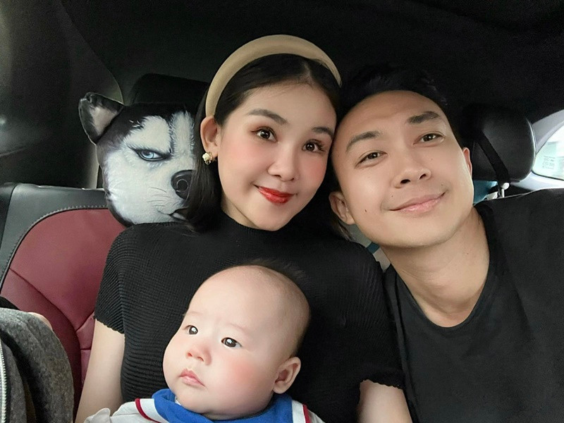 Nàng hậu chia sẻ, con trai là một em bé khỏe mạnh, ngoan ngoãn hiểu chuyện và tươi cười suốt ngày.