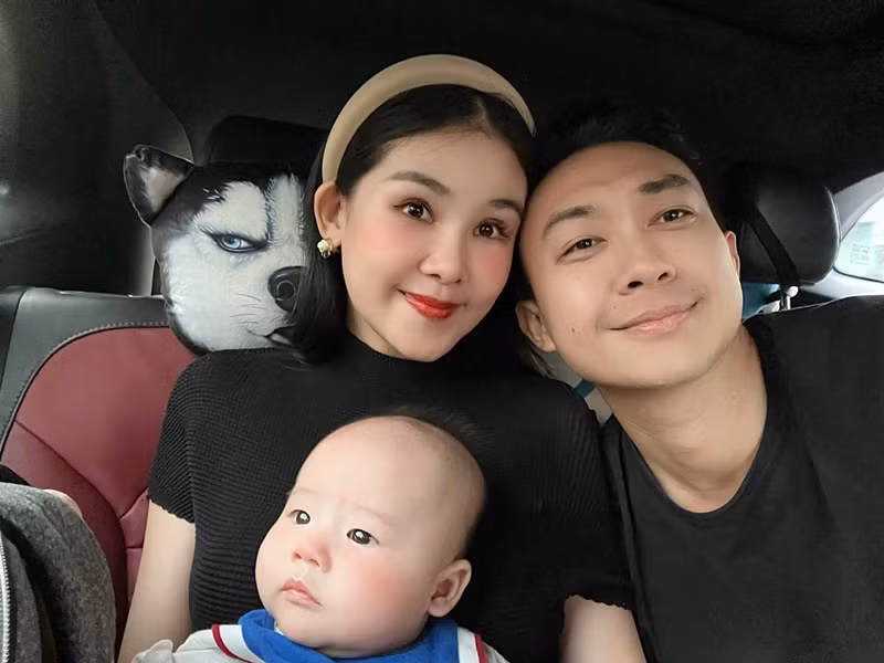 Nàng hậu chia sẻ, con trai là một em bé khỏe mạnh, ngoan ngoãn hiểu chuyện và tươi cười suốt ngày.