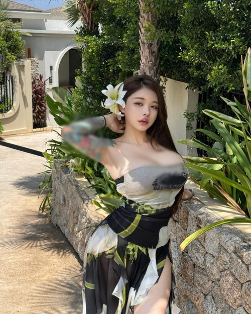 Gina rất chăm đăng tải hình ảnh gợi cảm trên trang cá nhân.