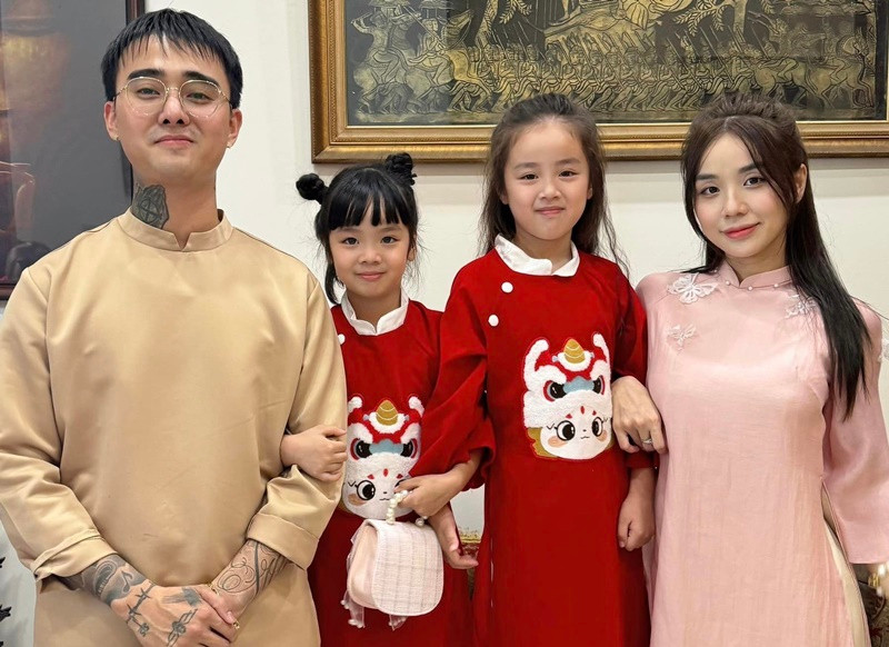 Cô không nhận tiền trợ cấp từ chồng cũ để nuôi các con.