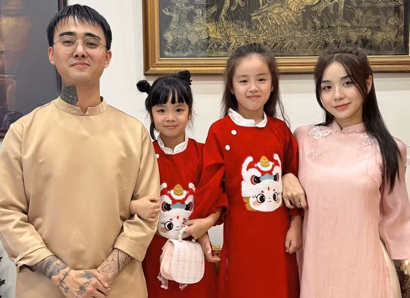 Cô không nhận tiền trợ cấp từ chồng cũ để nuôi các con.