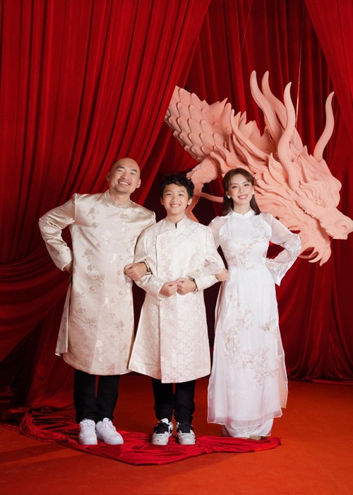 Con trai đầu lòng của Thu Trang và Tiến Luật năm nay 10 tuổi.