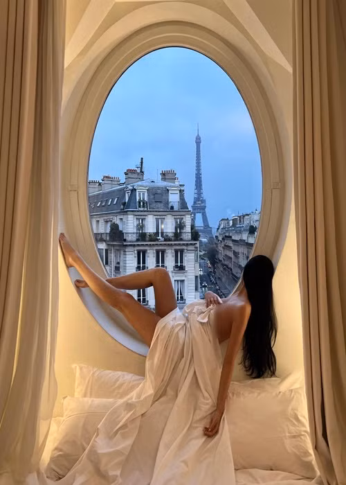 Năm 2020, Si Young có 500.000 người hâm mộ trên Instagram. Đến nay, con số này tăng lên 626.000 fan.