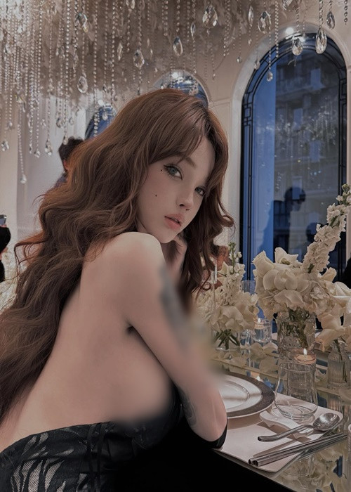 Hot girl người Trung Quốc không ngại ngần mặc hở táo bạo để khoe vóc dáng bao người mơ ước.