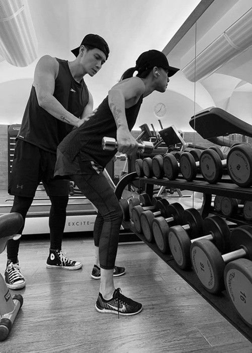 Ngô Thanh Vân liên tục "nịnh" chồng kém 13 tuổi. Cô từng nhắn nhủ đến ông xã: “Mong anh luôn vui tươi yêu đời, còn dắt mình đi khắp thế gian và cho mình ăn thêm nhiều món ngon vật lạ. Yêu thương anh”.