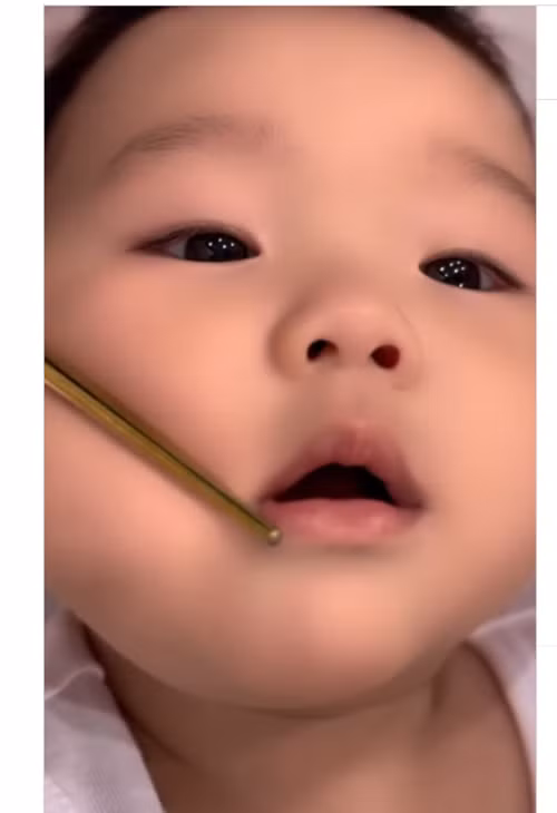 Con trai Minh Hằng lớn nhanh như thổi.