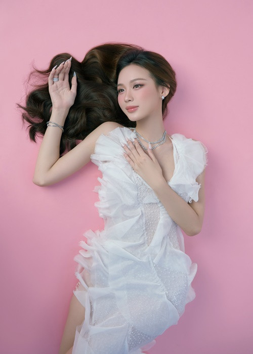 Cuộc sống của Bảo Ngọc có nhiều thay đổi sau khi cô giành danh hiệu Á hậu 1 cuộc thi Miss World Vietnam 2022 và vương miện Miss Intercontinental 2022.