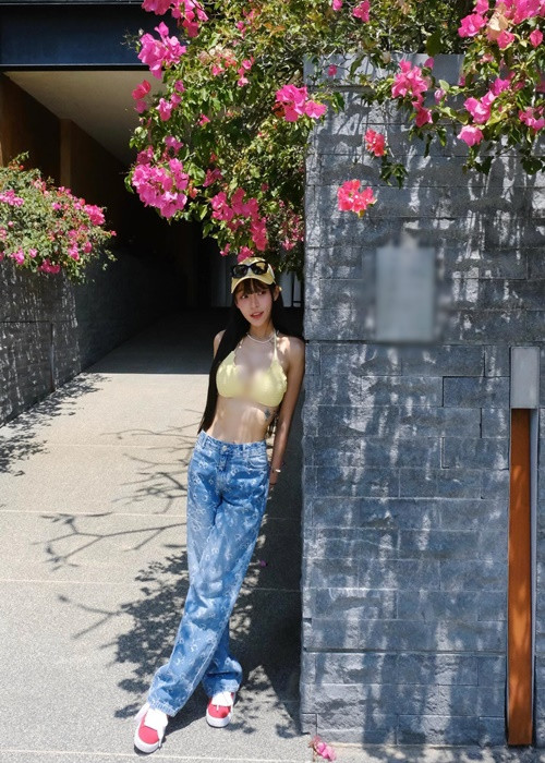 Mỗi lần đăng tải hình ảnh, hot girl cổ động lại nhận được vô số lời tán dương từ người hâm mộ.