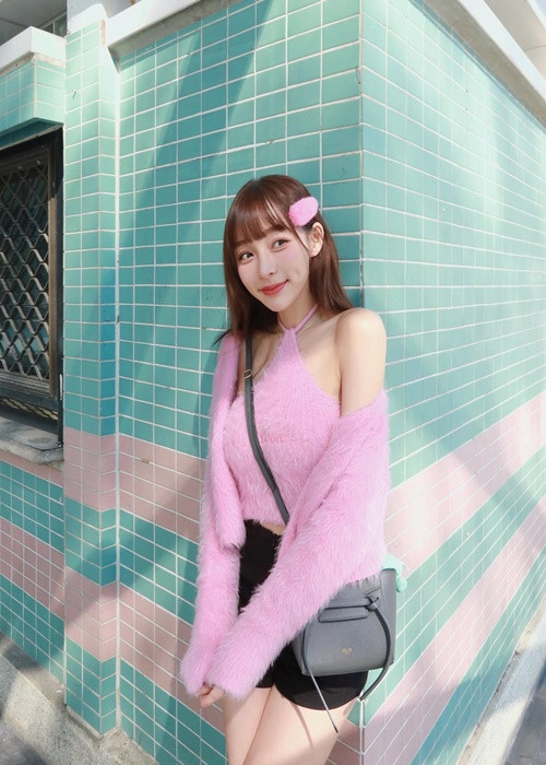 Mizuki có 1,8 triệu fan trên Instagram. Bài đăng của cô nàng thu hút đến trăm nghìn người thích, chia sẻ.