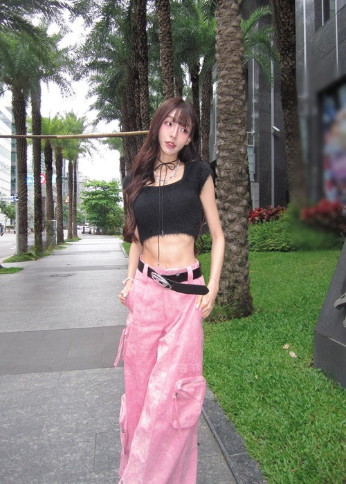 Đặc biệt, vòng eo của hot girl người Đài Loan mềm dẻo, linh hoạt như rắn nước.