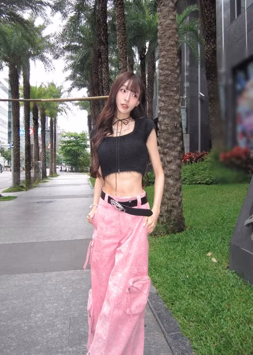 Đặc biệt, vòng eo của hot girl người Đài Loan mềm dẻo, linh hoạt như rắn nước.