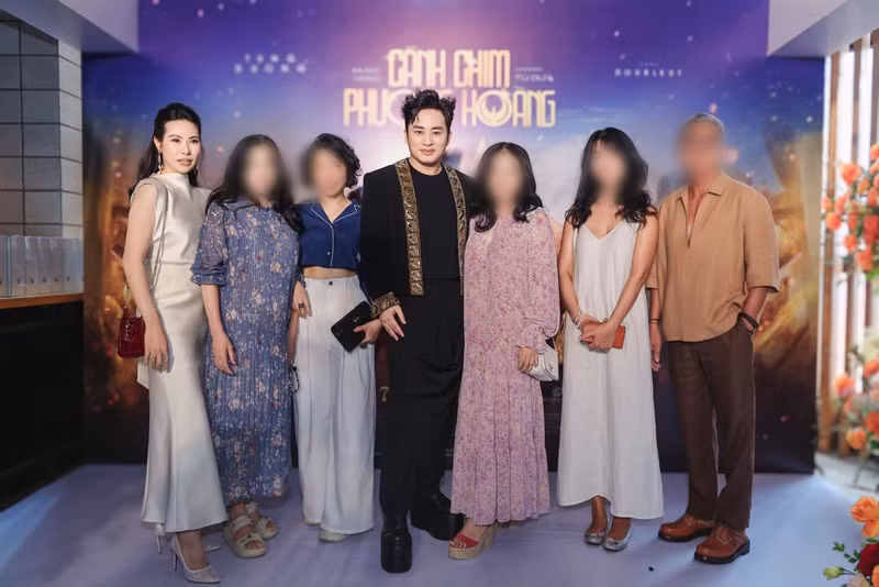 Đây là lần hiếm hoi Giang Phạm - vợ Tùng Dương lộ diện. Ảnh: FBNV.