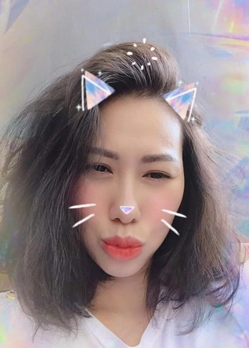 Vợ Tùng Dương là nhà đồng sản xuất, đồng sáng tạo trong các sản phẩm của chồng. Ảnh: Người Đưa Tin.