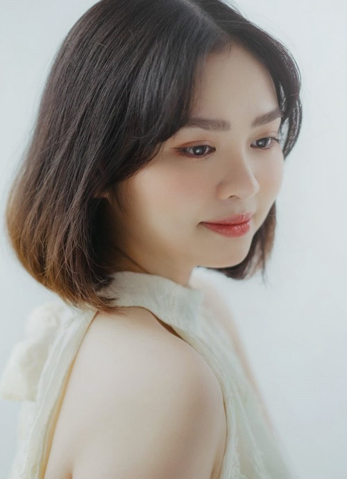 Mối quan hệ giữa Thiện Nhân và gia đình không hòa hợp từ đầu năm 2022 vì chuyện tình cảm của nữ ca sĩ. Theo gia đình, họ không tin tưởng N.T - người yêu của Thiện Nhân.