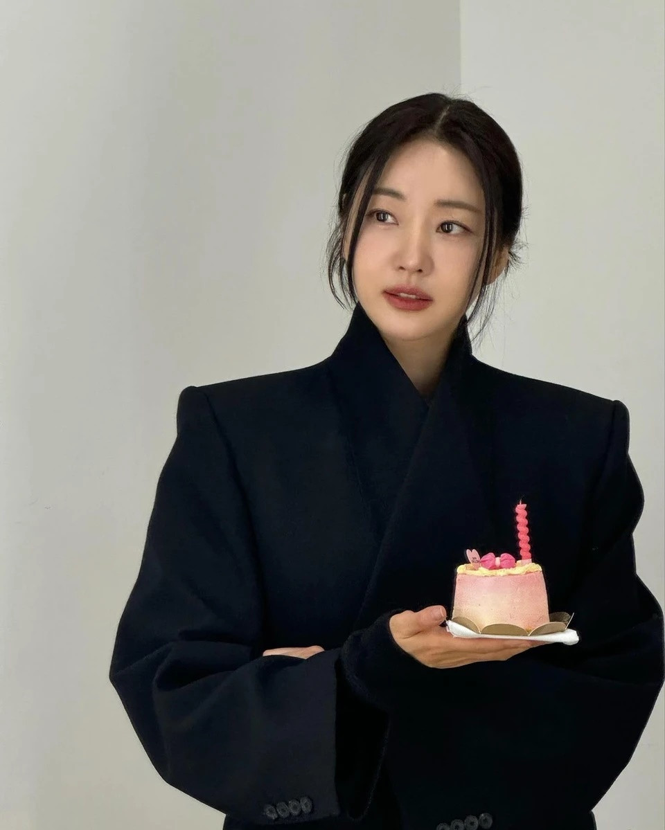 Với chiều cao 1,73 m cùng tỷ lệ thân hình chuẩn mẫu, người đẹp luôn có mặt trong danh sách Những sao nữ gợi cảm nhất xứ kim chi.