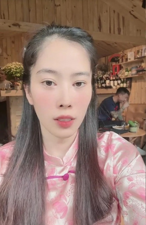 Nam Em và bạn trai livestream bán hàng. Ảnh: Saostar.