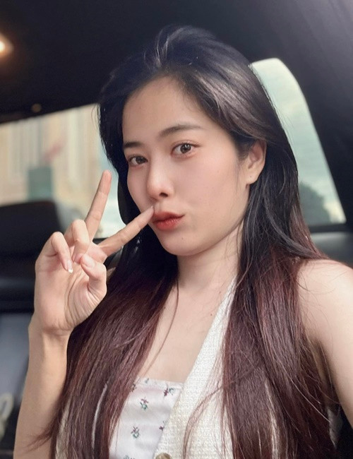 Sau ồn ào, Nam Em gặp rắc rối khi bị antifan gây ảnh hưởng đến công việc kinh doanh. Nàng hoa khôi ban đầu dọa kiện antifan nhưng sau đó lại xin lỗi. Ảnh: FBNV.