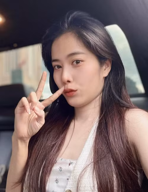 Sau ồn ào, Nam Em gặp rắc rối khi bị antifan gây ảnh hưởng đến công việc kinh doanh. Nàng hoa khôi ban đầu dọa kiện antifan nhưng sau đó lại xin lỗi. Ảnh: FBNV.