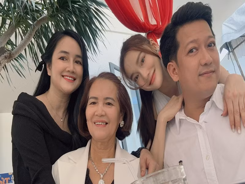 Bích Trâm luôn ủng hộ chuyện tình cảm của Nhã Phương và Trường Giang.