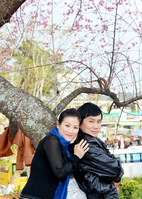 Năm 2021, Kiều Linh liên tục viết status buồn và không sánh đôi cùng Mai Sơn.