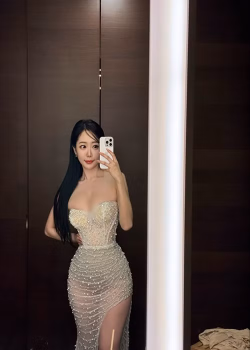 Cư dân mạng xứ Trung cho rằng Na Hyun nổi bật giữa dàn hot girl mảnh mai tại Hàn Quốc.