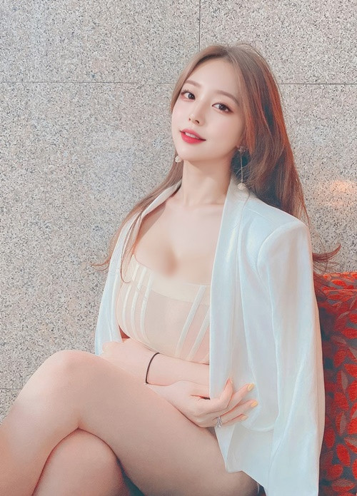 Hot girl xinh đẹp hiện tại có hơn 300.000 fan trên Instagram.