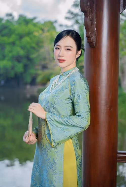 Phat ngon ngong cuong va loat on ao cua Angela Phuong Trinh