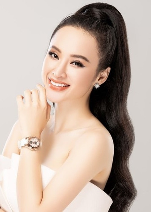 Về phần mình, Angela Phương Trinh chia sẻ: "Do dự án thay đổi lịch trình và hai bên không đạt được những thỏa thuận". Ngoài ra, cô chúc bộ phim thành công và gửi lời xin lỗi đến khán giả. Ảnh: FBNV.