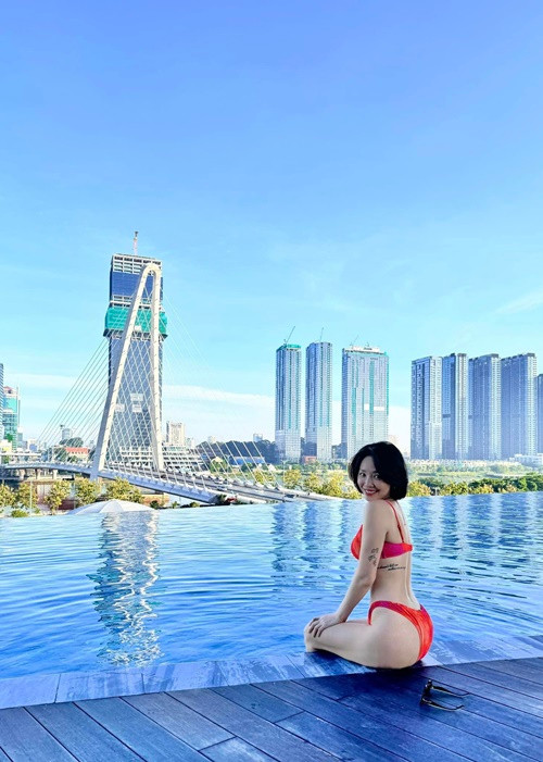 Tóc Tiên chăm chỉ tập luyện để giữ vóc dáng thon gọn.