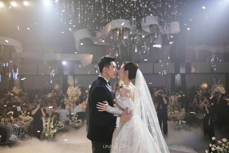 Đám cưới của Midu tái hiện khoảnh khắc tuyết rơi mùa hè.