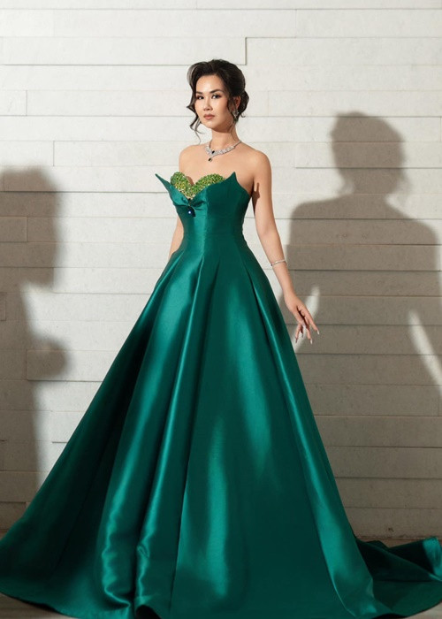 Võ Hạ Trâm vẫn chăm chỉ đi hát kể từ khi mang thai lần 2.