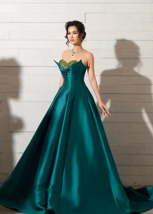 Võ Hạ Trâm vẫn chăm chỉ đi hát kể từ khi mang thai lần 2.