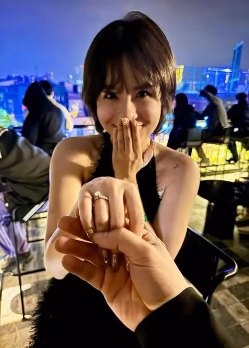 Thái Trinh nhận lời cầu hôn vào tháng 1/2024.