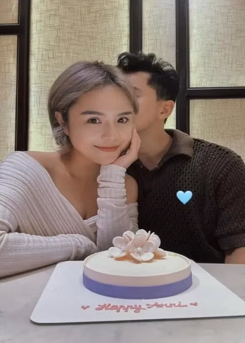 Nữ ca sĩ lần hiếm hoi khoe ảnh bên nửa kia.