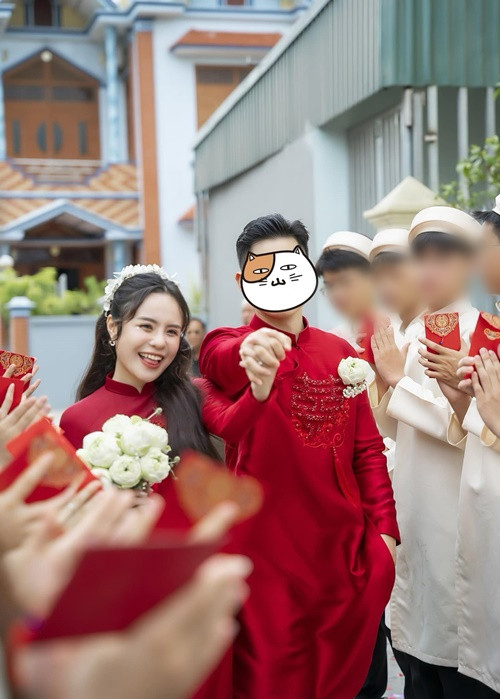 “Trinh may mắn vì người đồng hành là anh, một người chưa bao giờ biết bỏ cuộc, chưa bao giờ chùn bước”, nữ ca sĩ trải lòng.