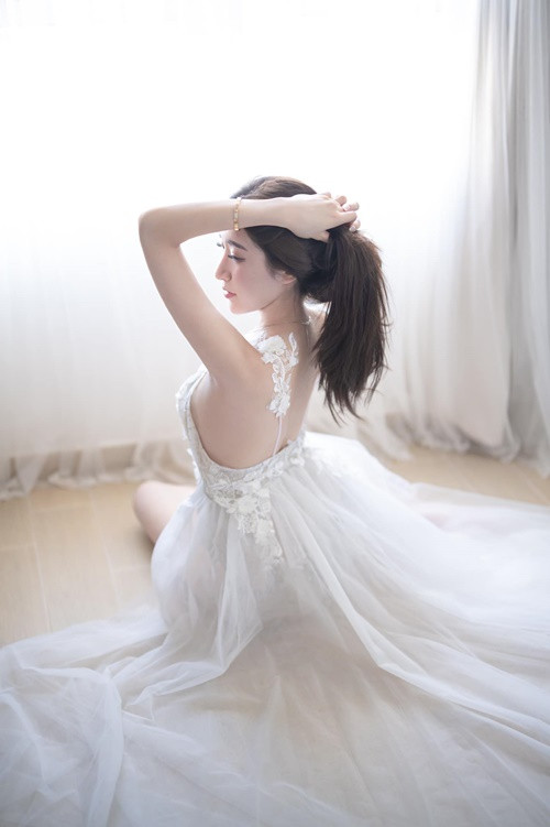 Cô nàng đang làm người mẫu tự do.