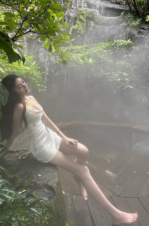 Vương Mộc Mộc chăm tập gym để giữ vóc dáng gợi cảm, thon gọn.