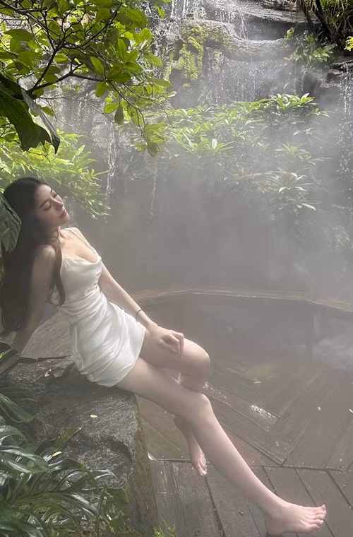 Vương Mộc Mộc chăm tập gym để giữ vóc dáng gợi cảm, thon gọn.