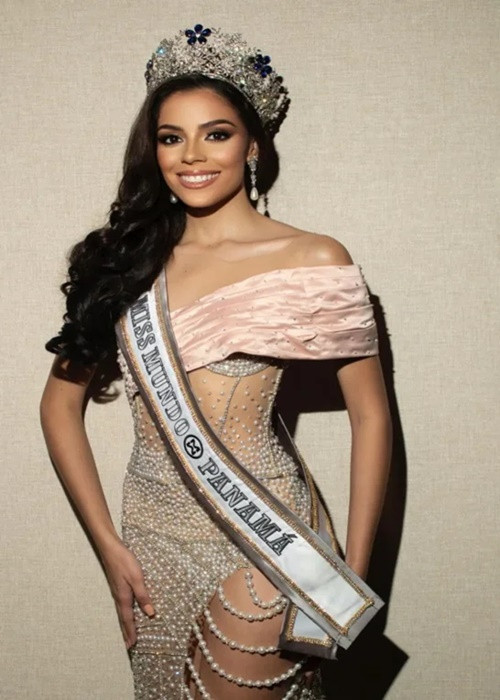 Karol Rodriguez đăng quang Hoa hậu Thế giới Panama 2024 bởi vậy cô là đối thủ của Ý Nhi ở đấu trường nhan sắc quốc tế.