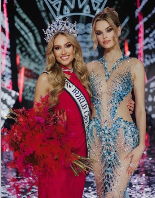 Adela Stroffekova đăng quang Hoa hậu Thế giới CH Czech 2024. Người đẹp hiện tại làm giám đốc quản lý của công ty sự kiện, huấn luyện viên thể hình và người mẫu.