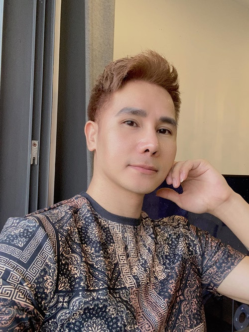 Chu Bin khẳng định trong 3 năm bên nhau, anh không để N.T thiếu thốn một thứ gì, thậm chí lo trả nợ thay 500 triệu. Ngày chia tay, Chu Bin chuyển khoản cho bạn gái cũ 200 triệu. Chu Bin giải thích anh chưa gửi 10 triệu tháng 4/2023 cho bạn gái cũ vì phải trả nốt số nợ 100 triệu của cô. Ảnh: FBNV.